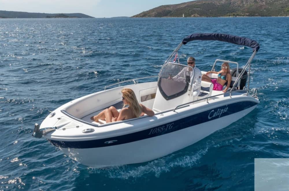 Njut av solen på en båttur på 8:30 i Rab