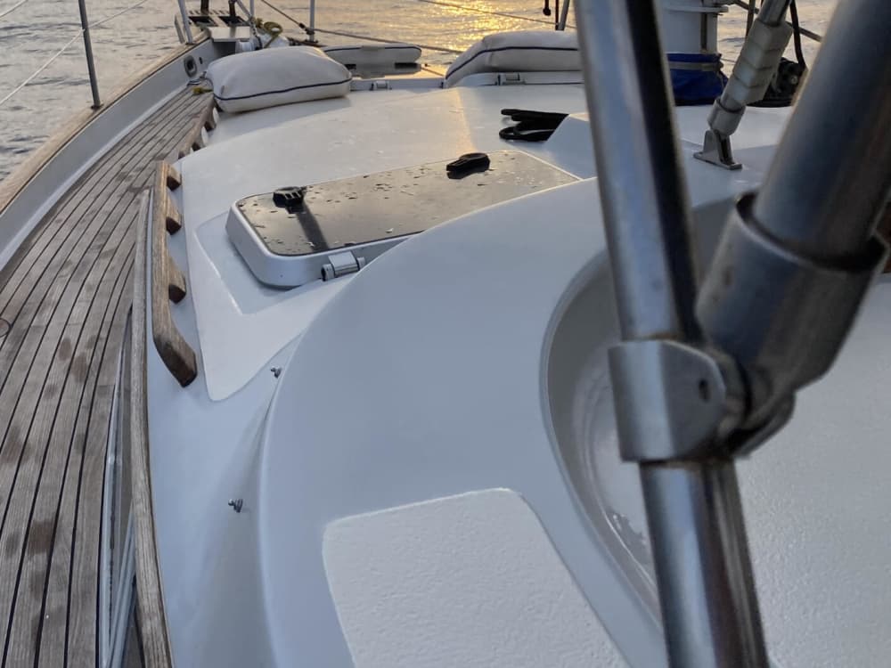 Scopri Garrucha con un'escursione in barca a vela di un'intera giornata.