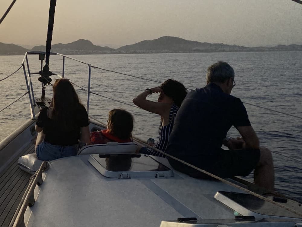 Scopri Garrucha con un'escursione in barca a vela di un'intera giornata.