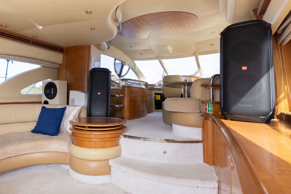 La tua esperienza privata a Kemer: una giornata esclusiva a bordo di uno yacht a motore.