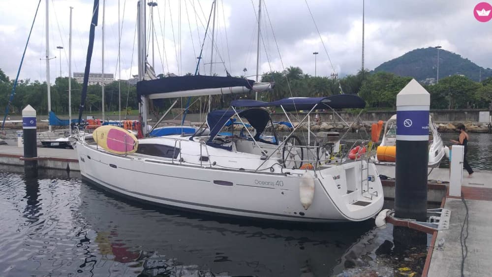 Évasion à distance — Excursion en voilier sur la plage d'Itaipu