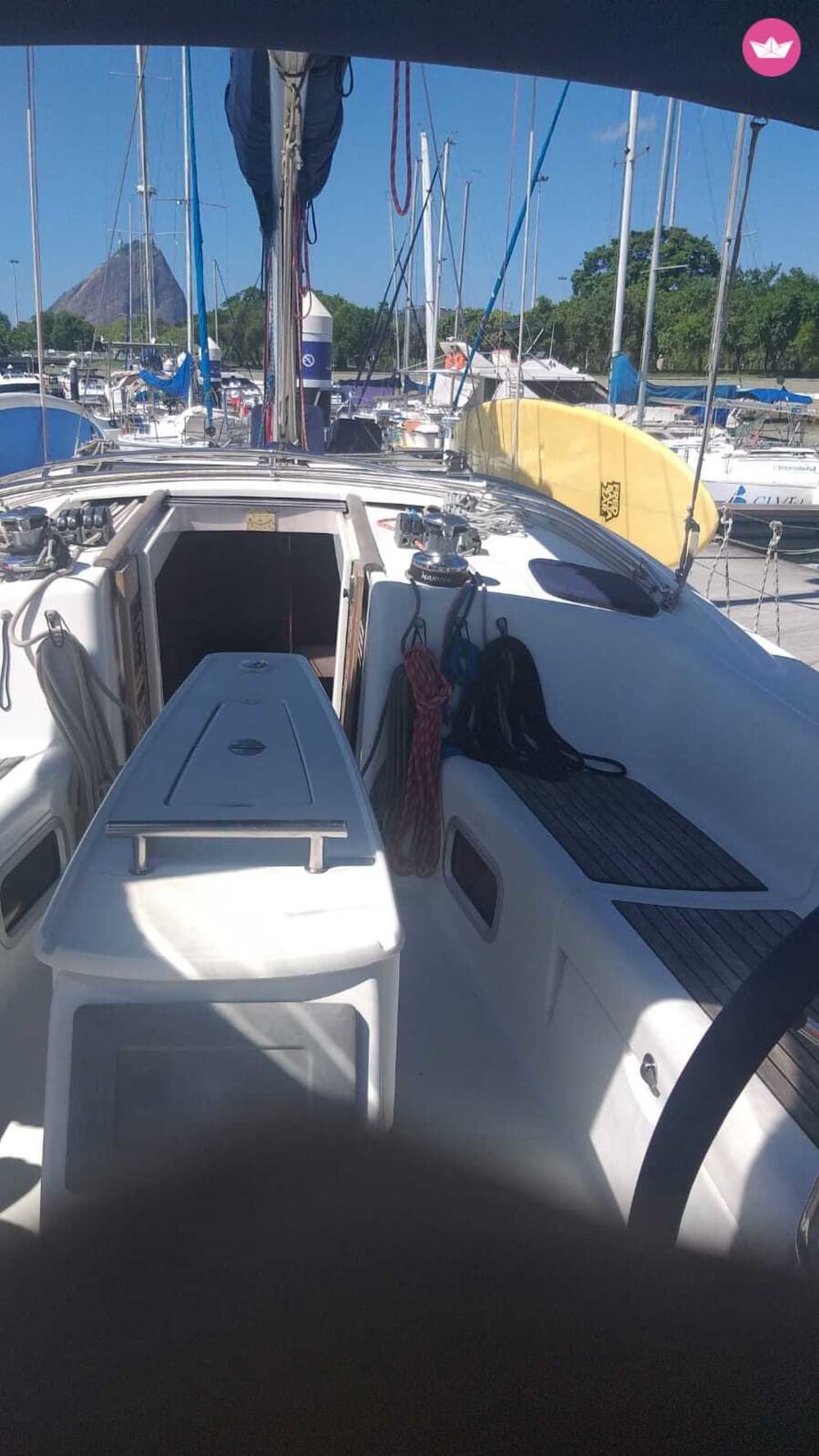 Évasion à distance — Excursion en voilier sur la plage d'Itaipu