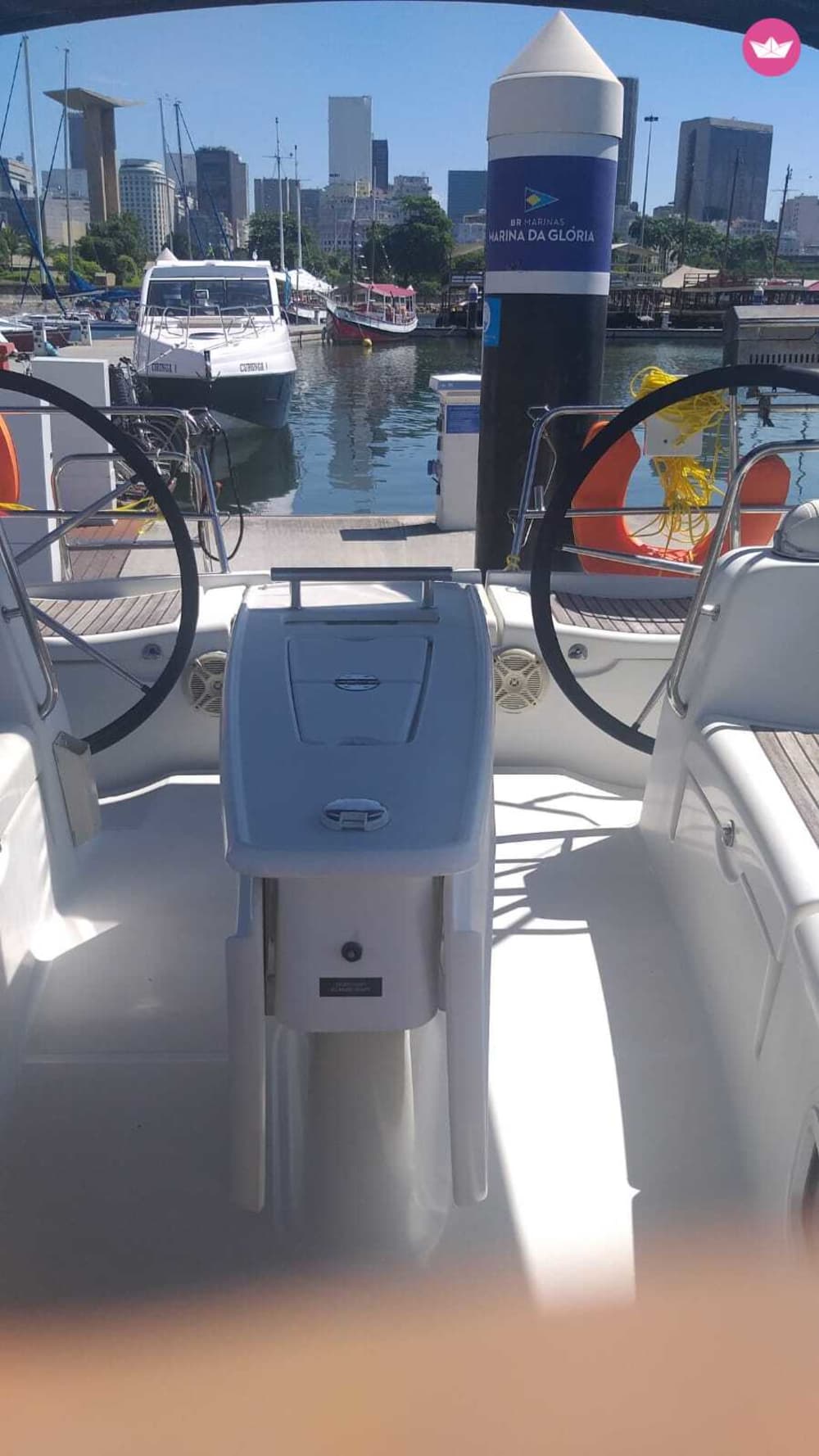 Évasion à distance — Excursion en voilier sur la plage d'Itaipu