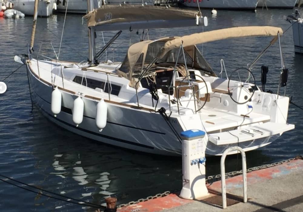 Découvrez La Londe-les-Maures lors d'une excursion d'une journée en voilier.