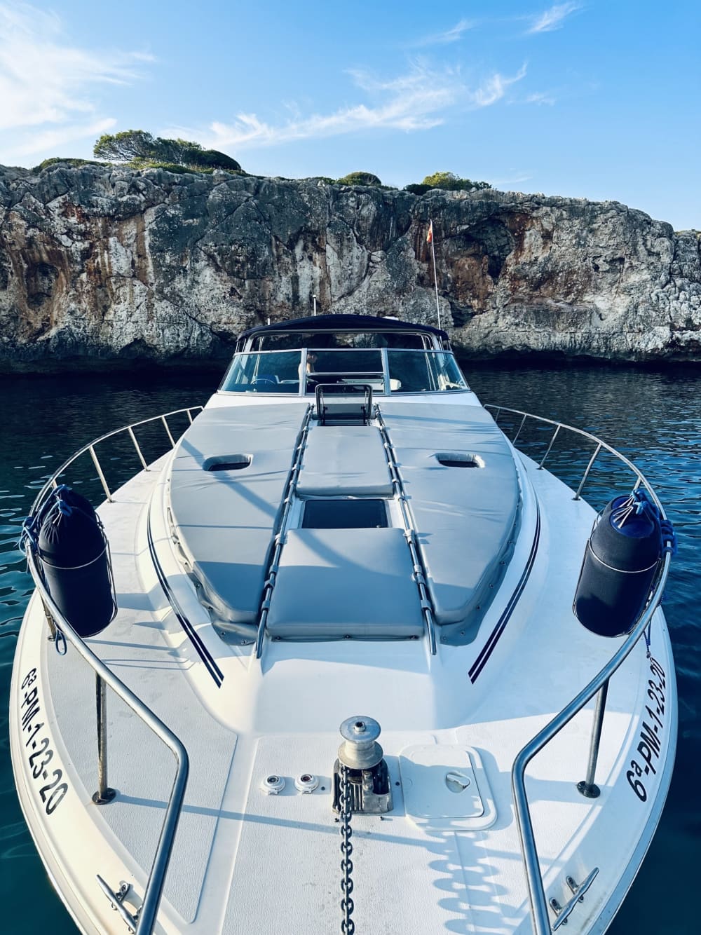 Relax on a motorboat in Porto Cristo for 3h30