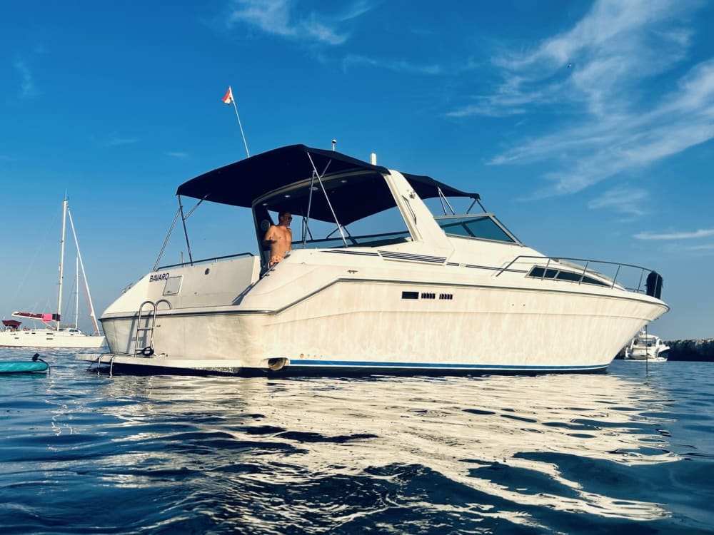 Relax on a motorboat in Porto Cristo for 3h30