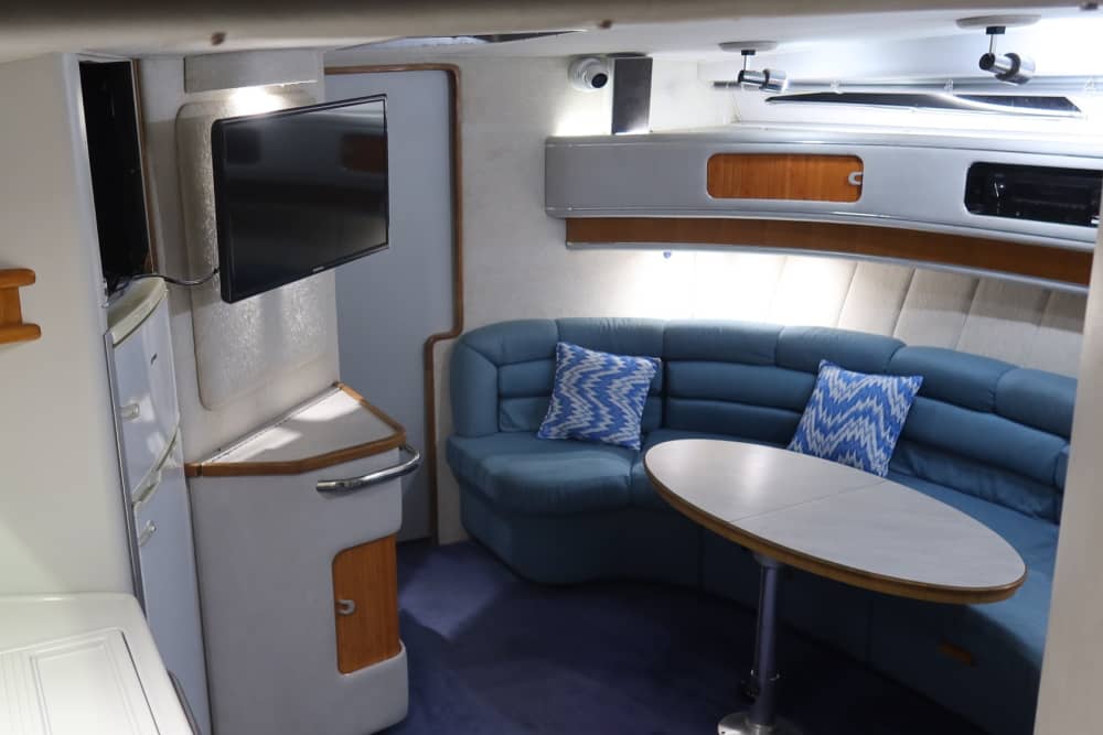 Relax on a motorboat in Porto Cristo for 3h30