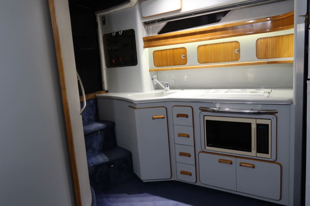 Relax on a motorboat in Porto Cristo for 3h30