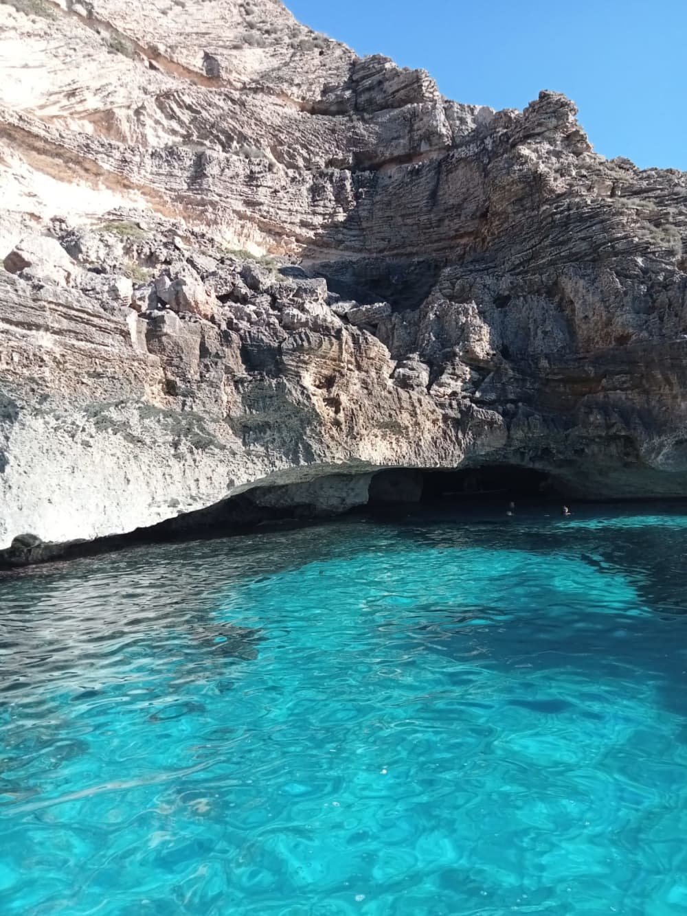 Scopri Formentera dal mare: fuga in catamarano