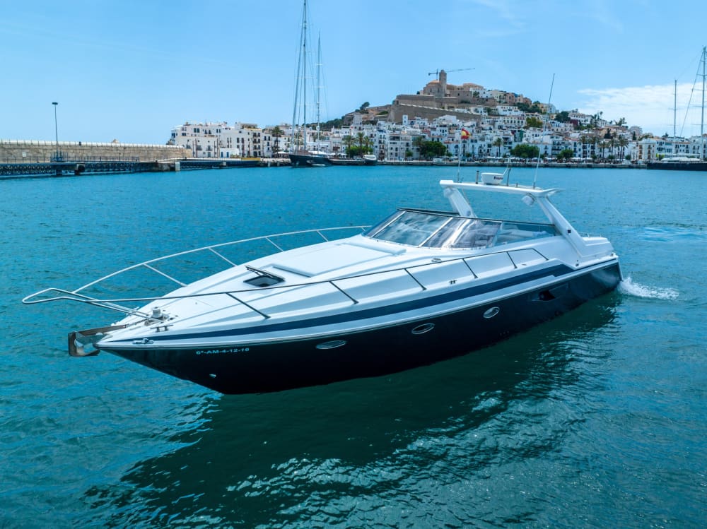 Ibiza escape: 4h of relaxation on a motorboat