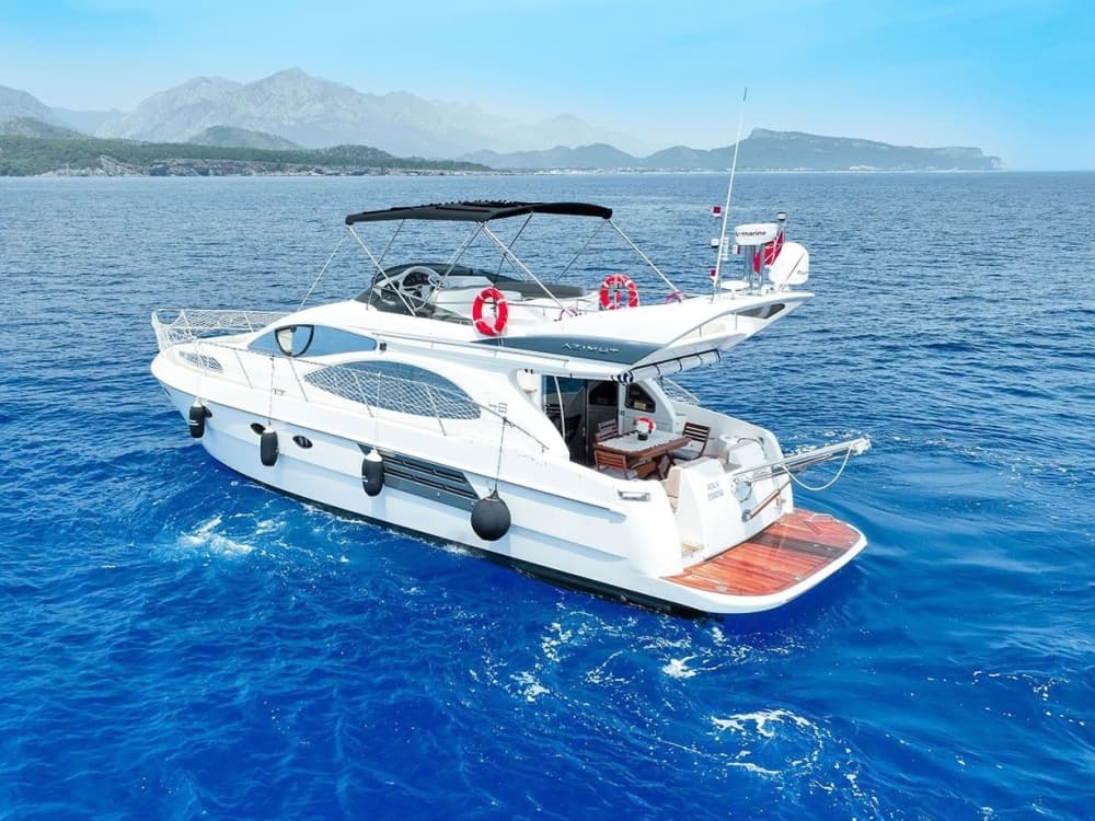 Disfruta del sol en una excursión en barco de 8 horas en Antalya.