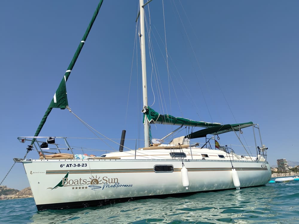 Full-day sailing experience on a sailboat in Alicante