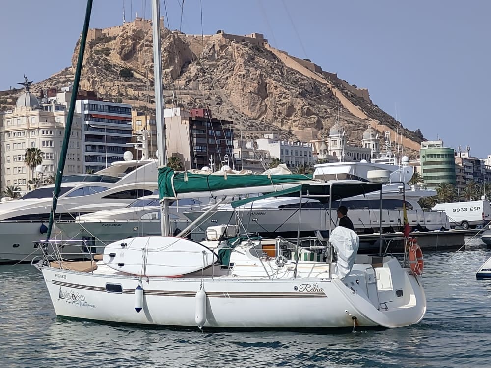 Full-day sailing experience on a sailboat in Alicante