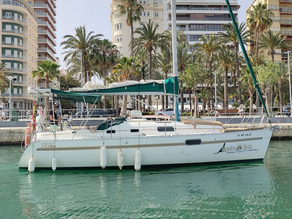 Full-day sailing experience on a sailboat in Alicante