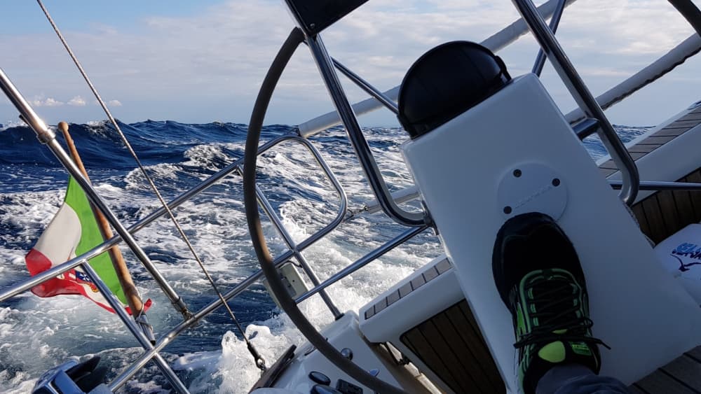 Una giornata alla scoperta di Pescara: puro relax sulle acque cristalline del blu italiano.