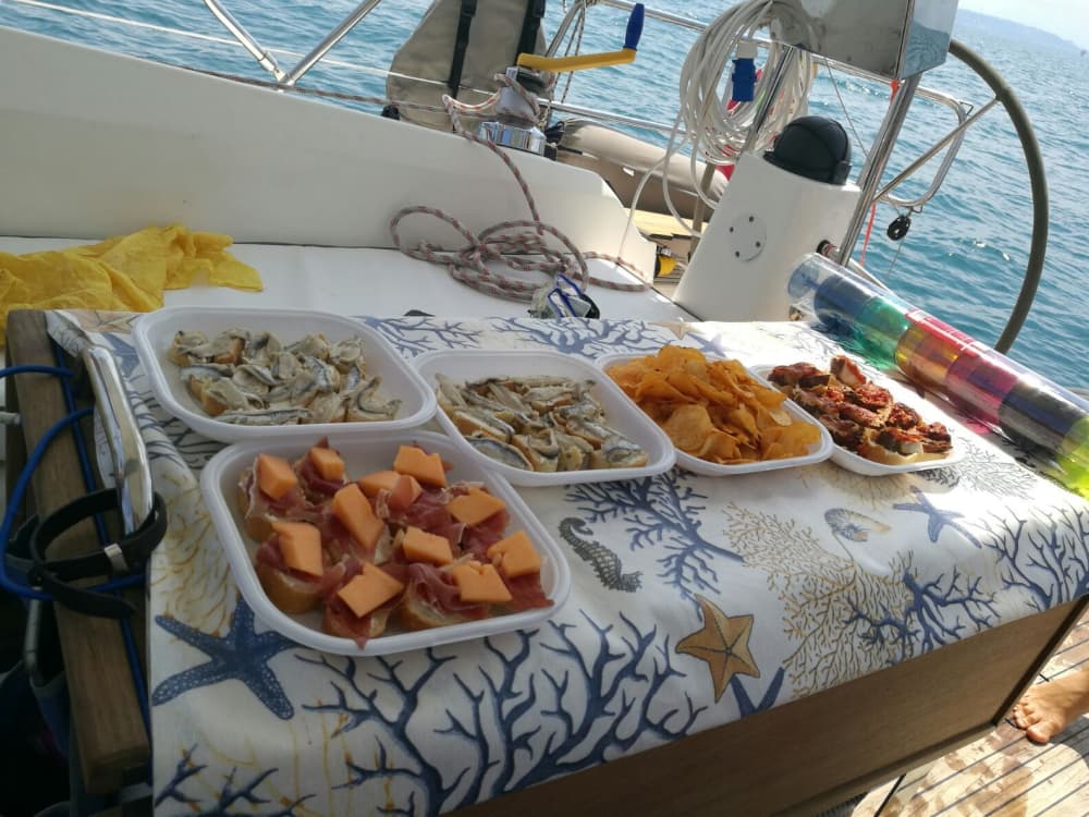 Una giornata alla scoperta di Pescara: puro relax sulle acque cristalline del blu italiano.