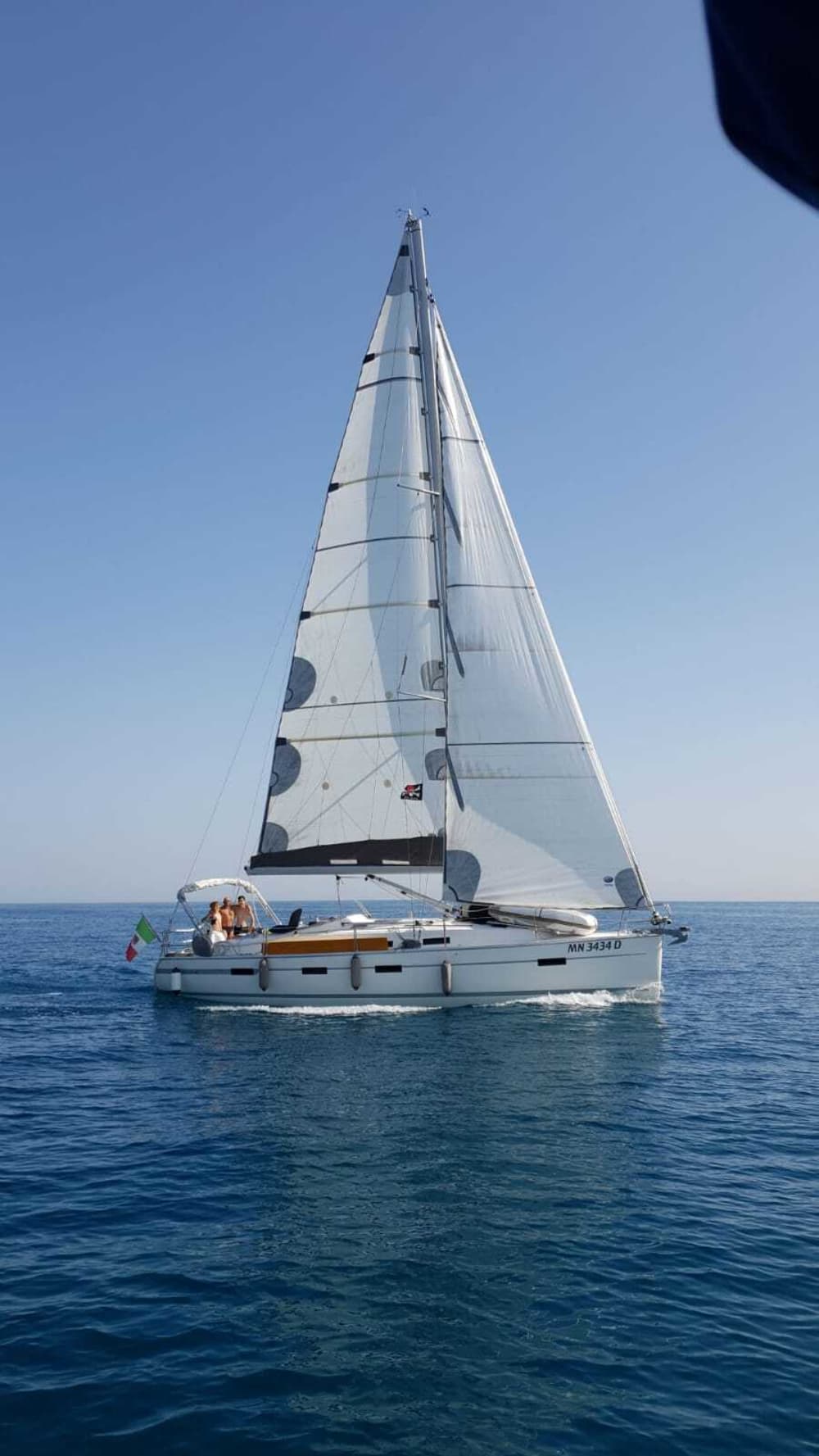 Una giornata alla scoperta di Pescara: puro relax sulle acque cristalline del blu italiano.