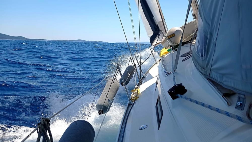 Una giornata alla scoperta di Pescara: puro relax sulle acque cristalline del blu italiano.