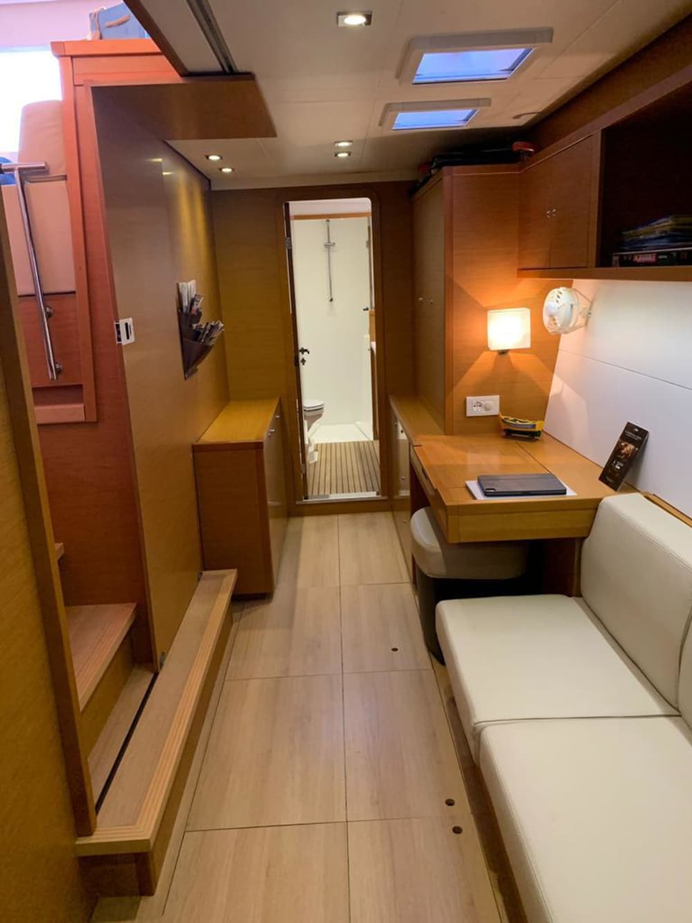 Descubre las Islas Baleares: Un tour en catamarán entre Ibiza y Formentera