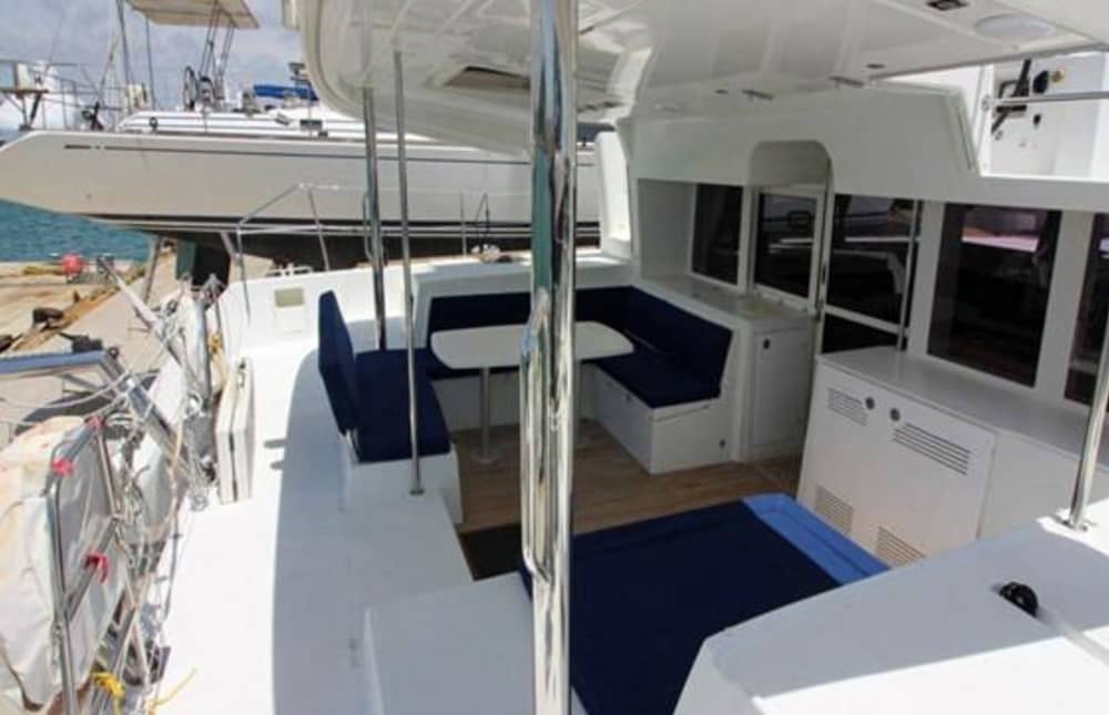 Descubre las Islas Baleares: Un tour en catamarán entre Ibiza y Formentera