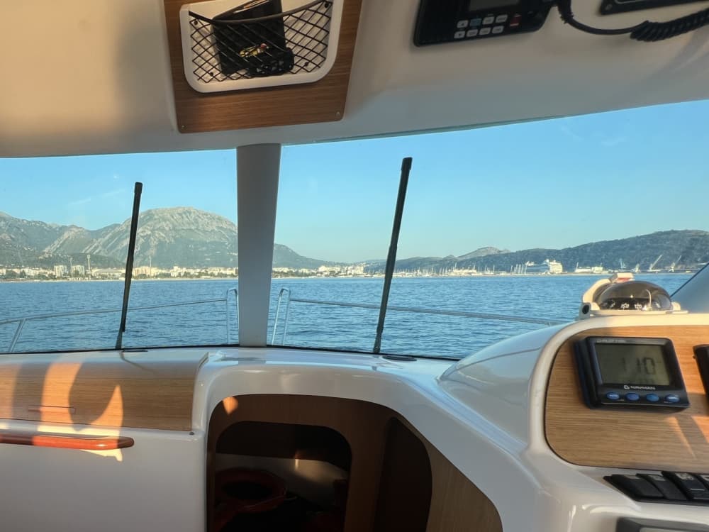 Full-day motorboat rental in Bar