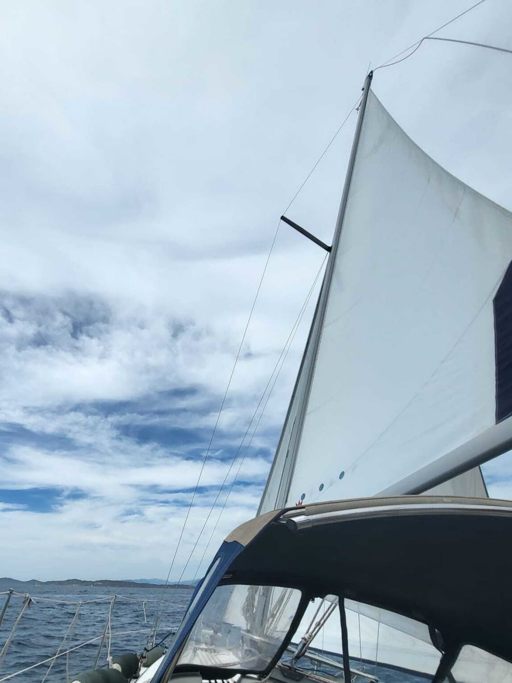 Goditi una giornata in mare a Tolone a bordo di una barca a vela.