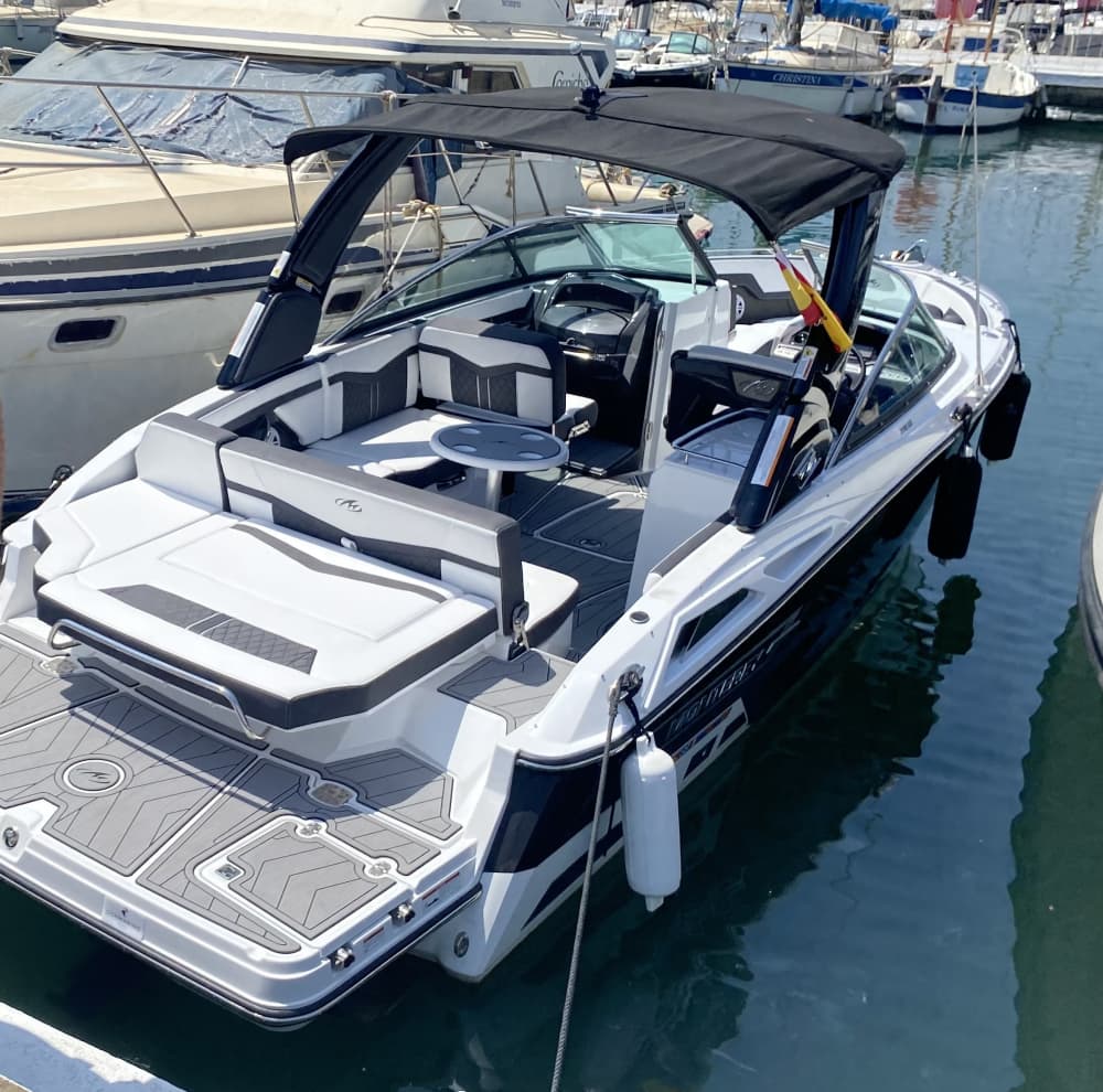 Spend 4h on the water in San Roque with sun and clear waters