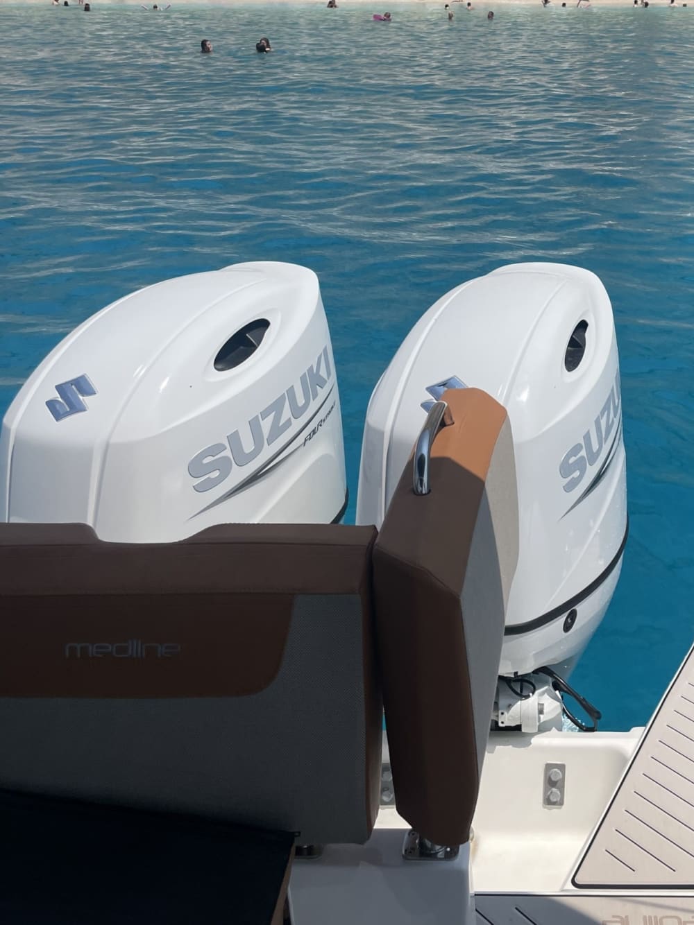 Explorez Nydri en bateau : une journée complète sur l'eau à bord d'un bateau à moteur