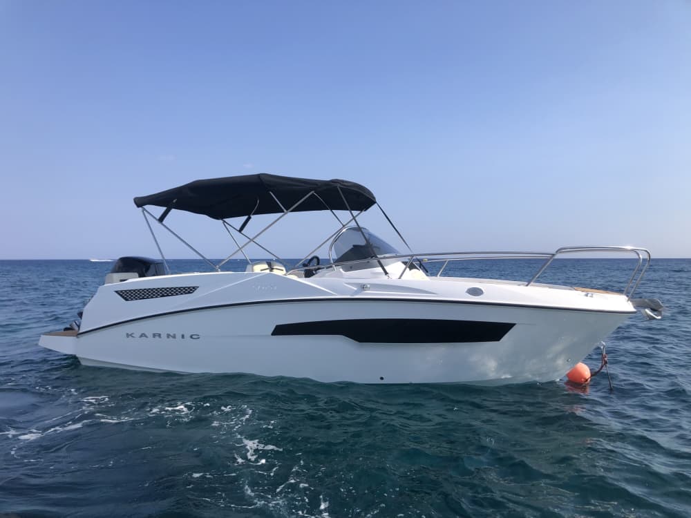 Entdecken Sie die Küste von Kiotari: Ein kompletter Tagesausflug an Bord eines Motorboots