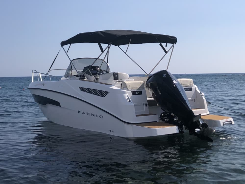 Entdecken Sie die Küste von Kiotari: Ein kompletter Tagesausflug an Bord eines Motorboots