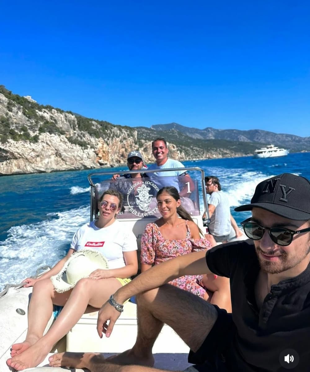 Din dag i Cala Gonone: Hyr en motorbåt för 7 timmar och 30 minuters upptäcktsfärd