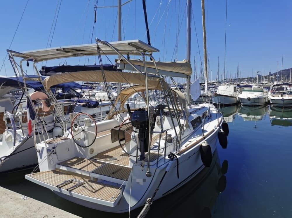 Relaxation in Golfe Juan: sailing trip to the Lérins Islands