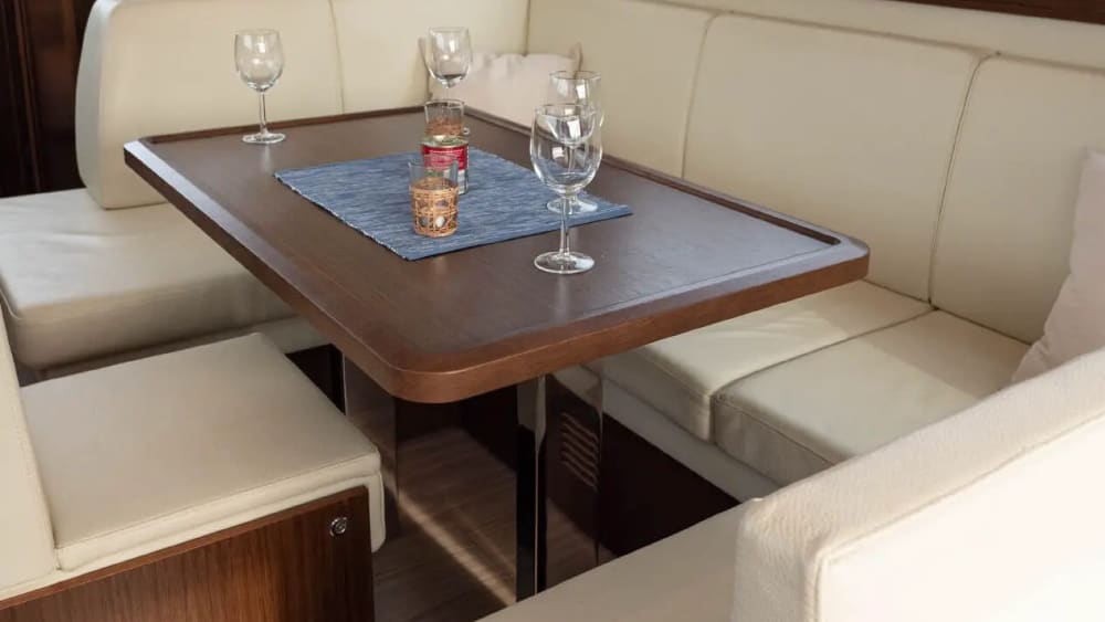 Descubra Estocolmo em um passeio de meio dia de lancha.