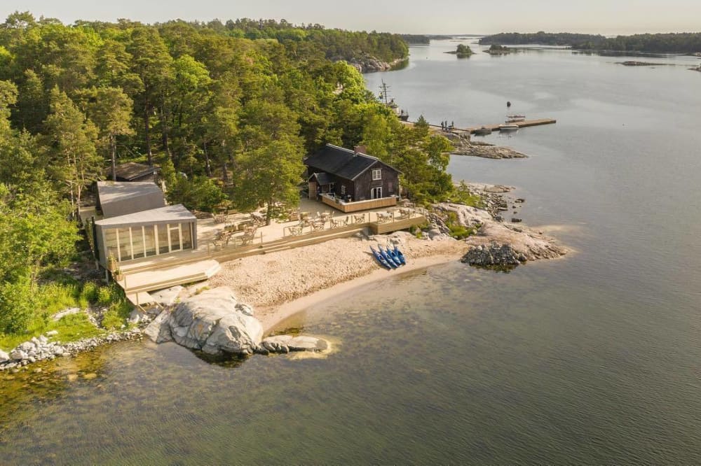 Descubra Estocolmo em um passeio de meio dia de lancha.