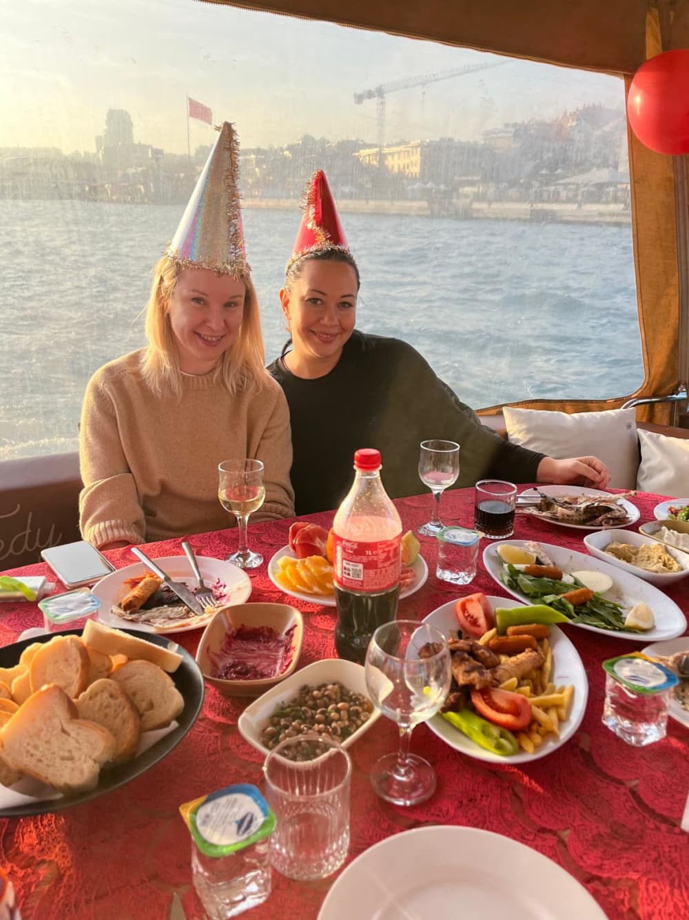 Ät middag med solnedgången – 4-timmars privat Bosporen-middagskryssning i Istanbul