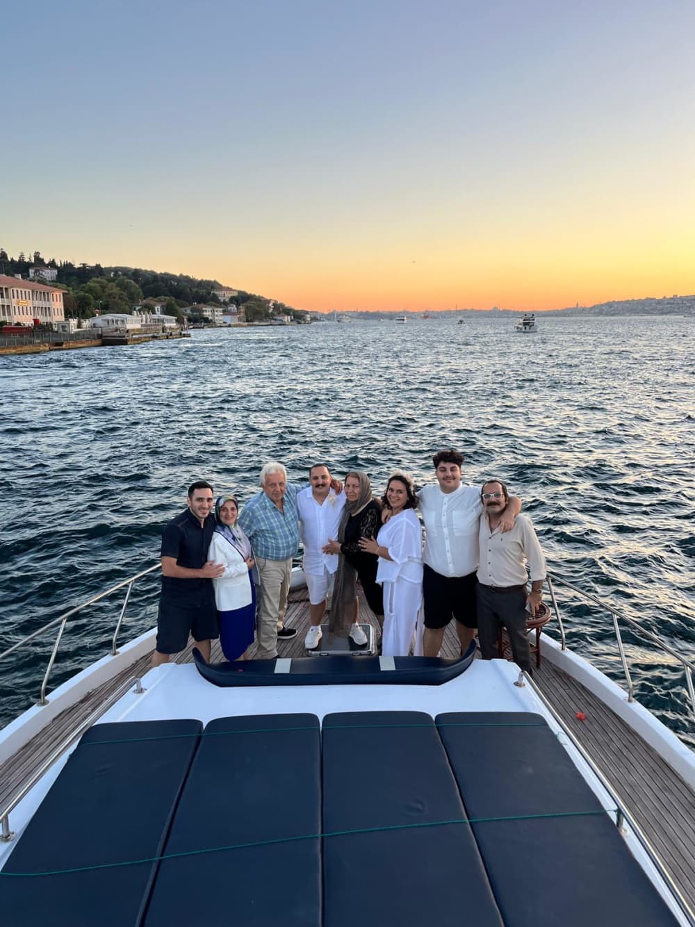 Ät middag med solnedgången – 4-timmars privat Bosporen-middagskryssning i Istanbul