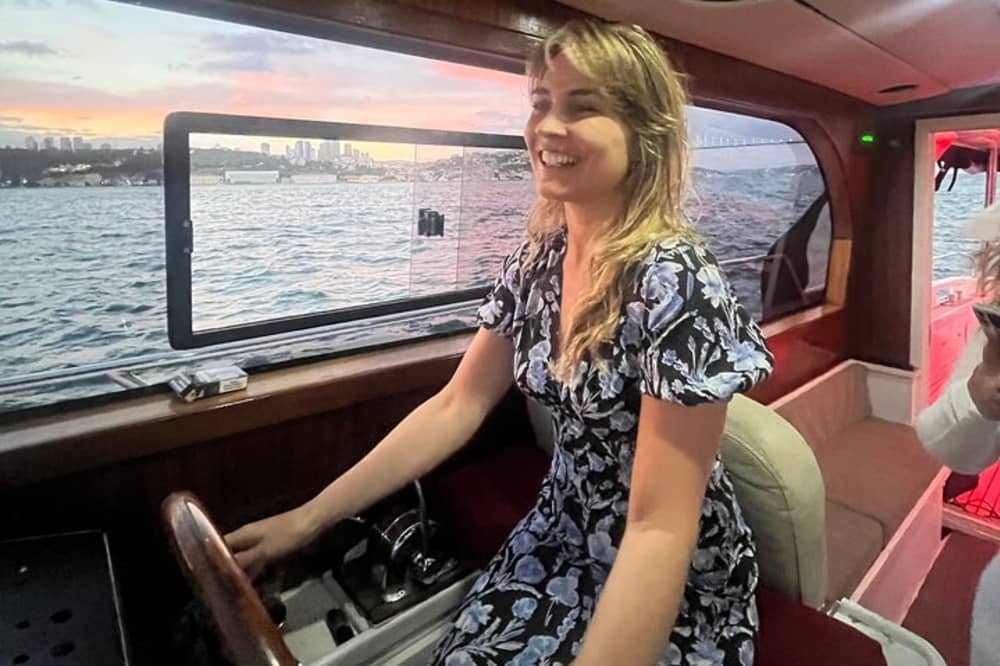 Ät middag med solnedgången – 4-timmars privat Bosporen-middagskryssning i Istanbul