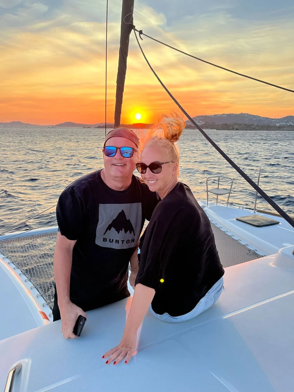 Golden Hour Ιστιοπλοΐα με θέα το κρασί και το ηλιοβασίλεμα