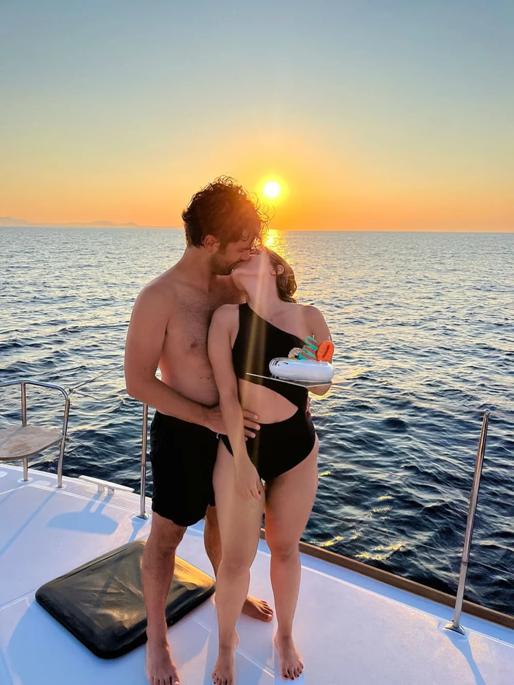 Golden Hour Ιστιοπλοΐα με θέα το κρασί και το ηλιοβασίλεμα