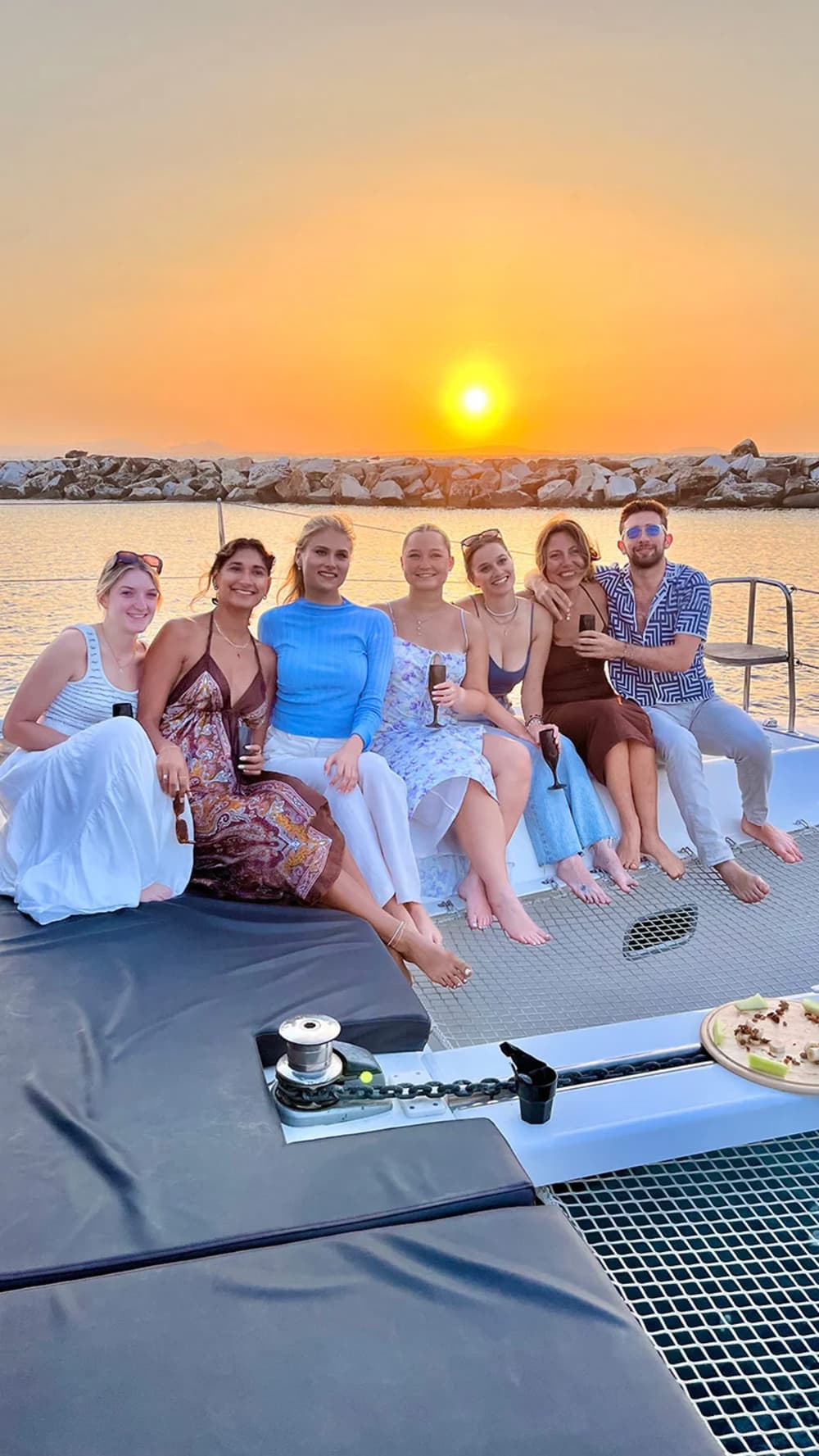 Golden Hour Ιστιοπλοΐα με θέα το κρασί και το ηλιοβασίλεμα