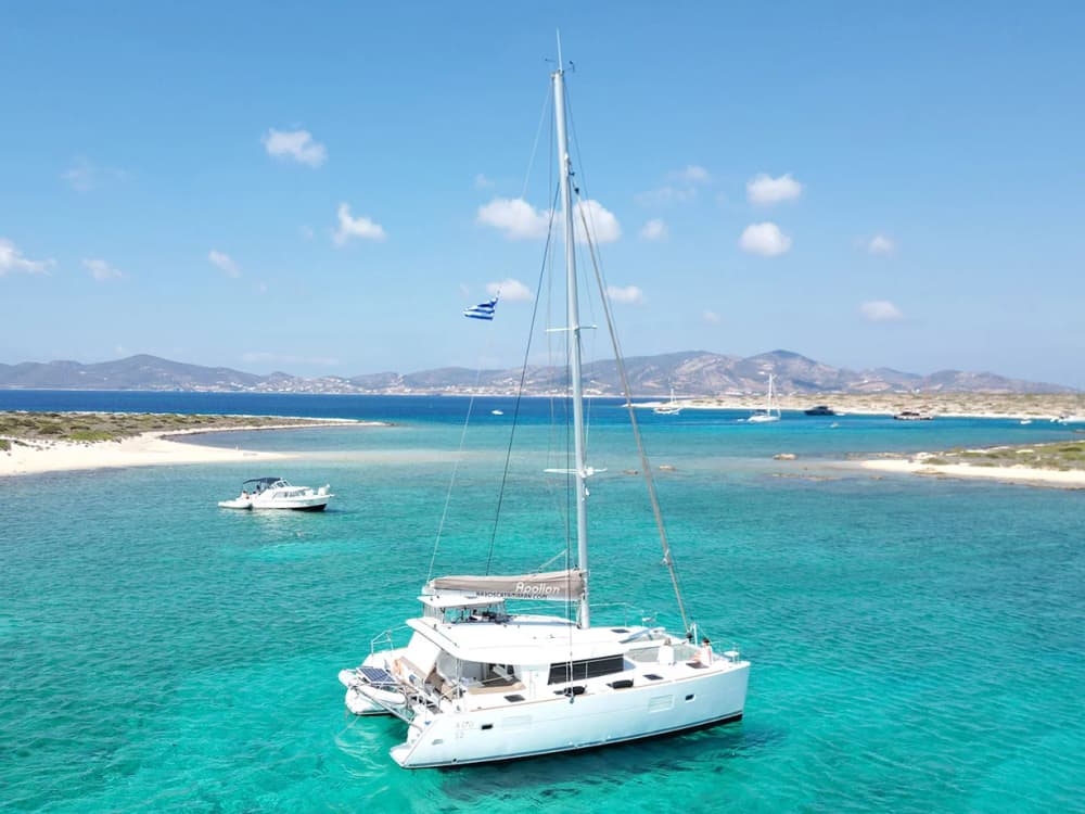 Heldagsseglingsäventyr till Paros och Mikri Vigla