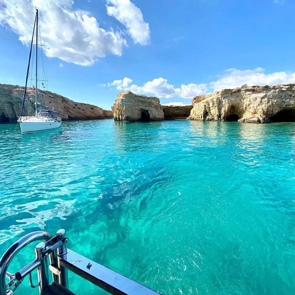 Heldagsseglingsäventyr till Paros och Mikri Vigla