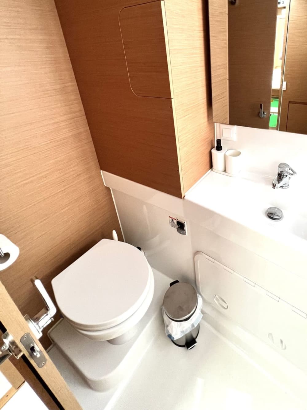 Lyxig katamarantur – vikar, grottor och kustutsikt