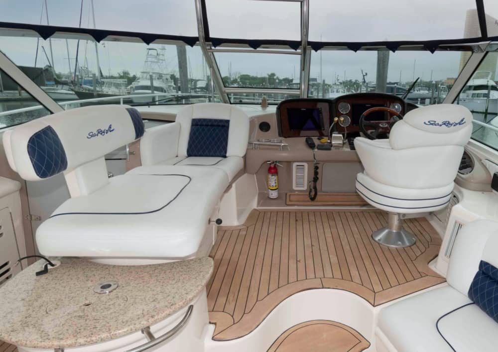 Explorez Alcossebre en une demi-journée : louez un bateau à moteur pour 4 h 30.