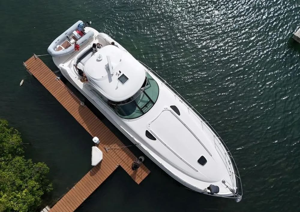 Explorez Alcossebre en une demi-journée : louez un bateau à moteur pour 4 h 30.