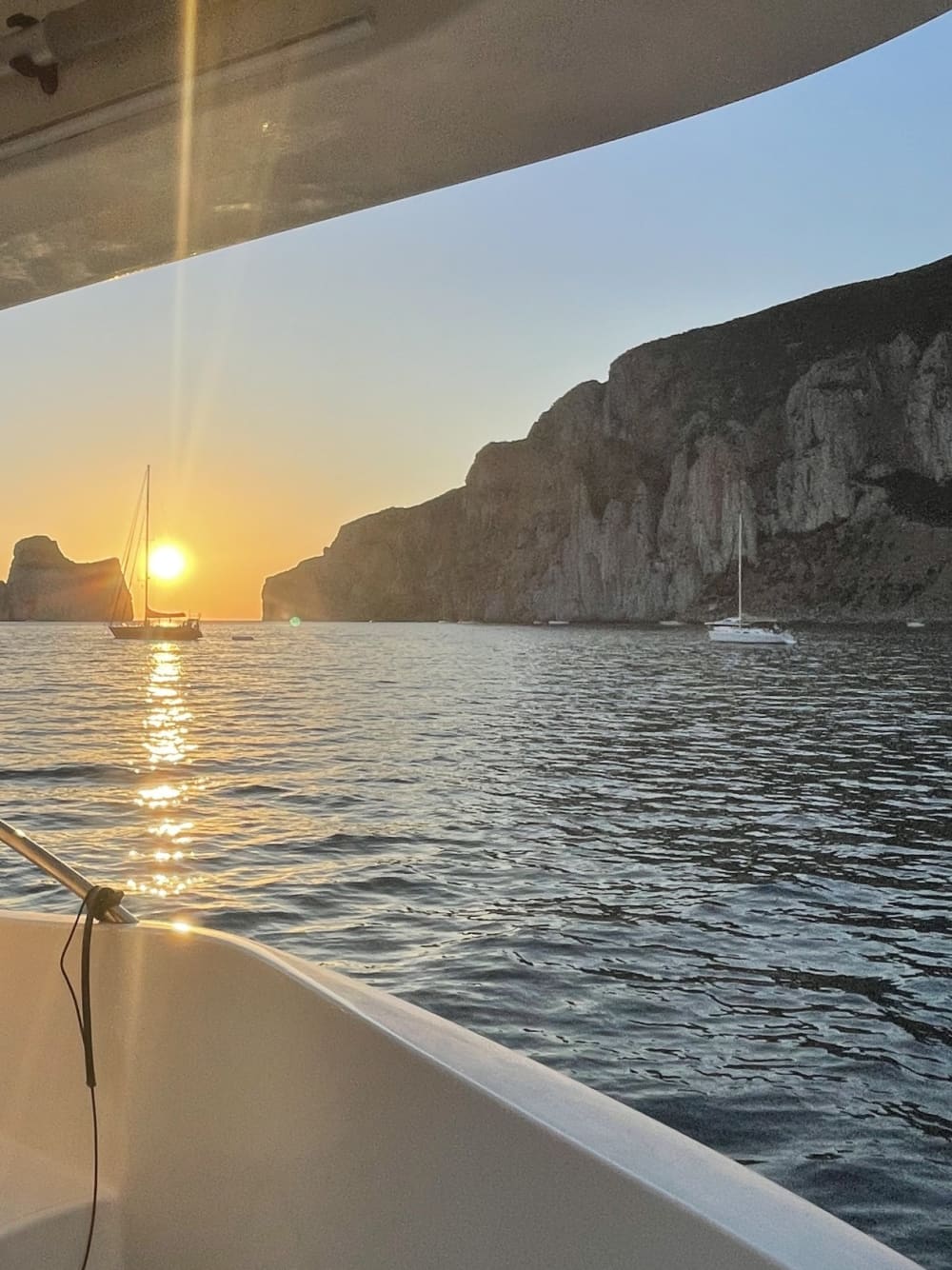 Découvrez Villasimius lors d'une excursion d'une journée en bateau à moteur.