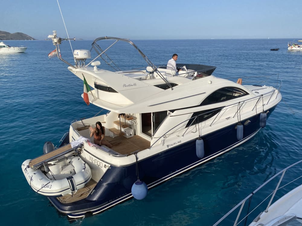 Découvrez Villasimius lors d'une excursion d'une journée en bateau à moteur.