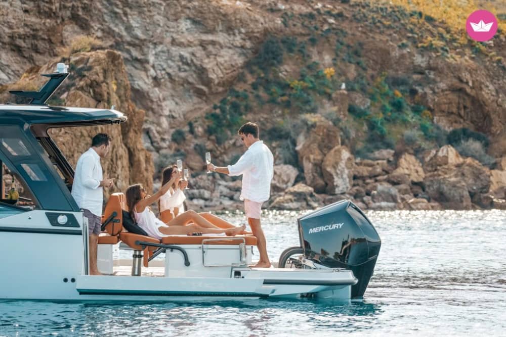 Heldagskryssning till Gramvousaön, Thodorouön