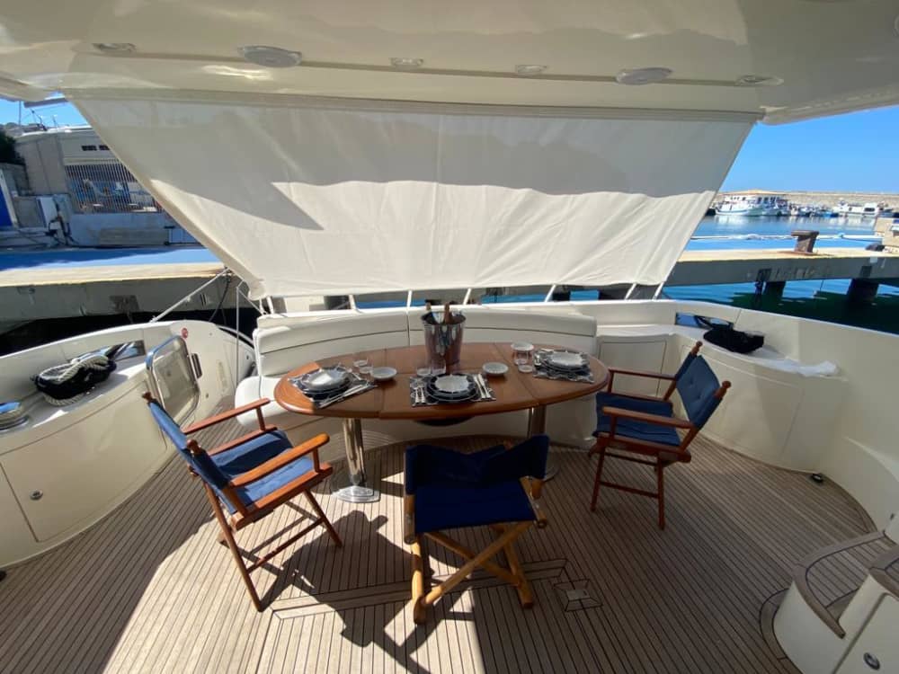 Een exclusieve Tropea-reis: een magische dag op een motorjacht.