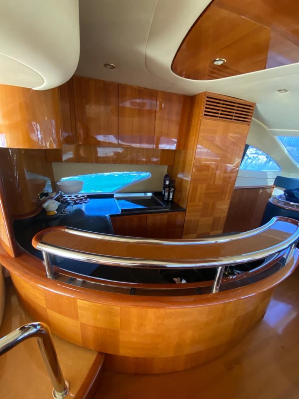 Een exclusieve Tropea-reis: een magische dag op een motorjacht.